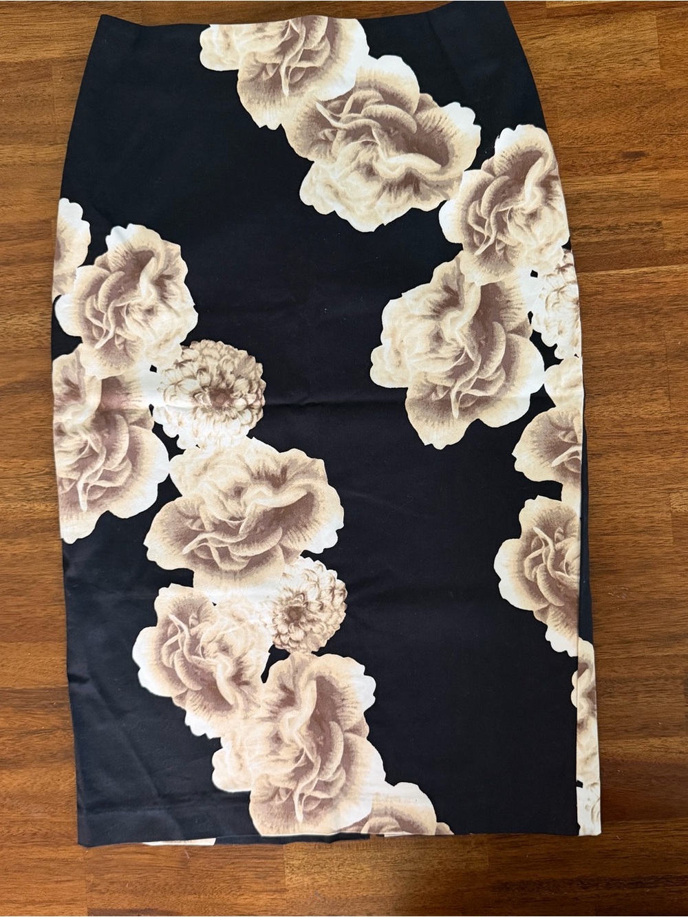 New York & Company Size 0 Black Floral Pencil Skirt - Cream Rose Print